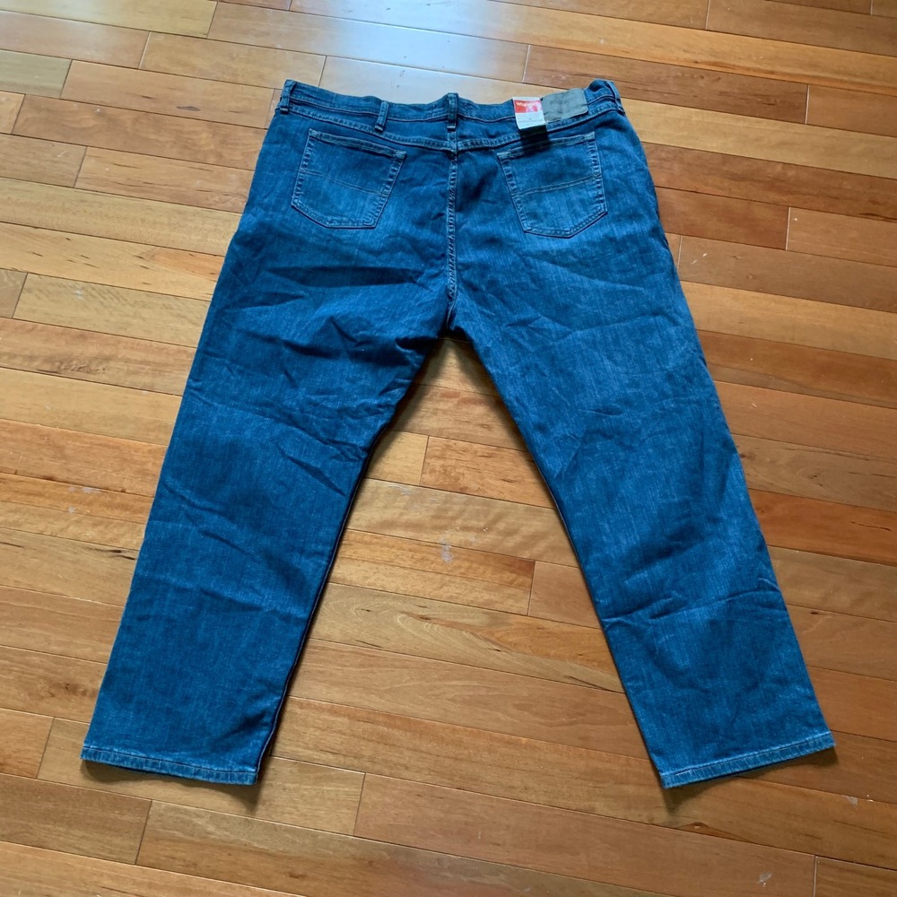 NEW Wrangler 44x30 Straight Fit Stretch Jeans Blue Denim Authentics ZM200ST tags